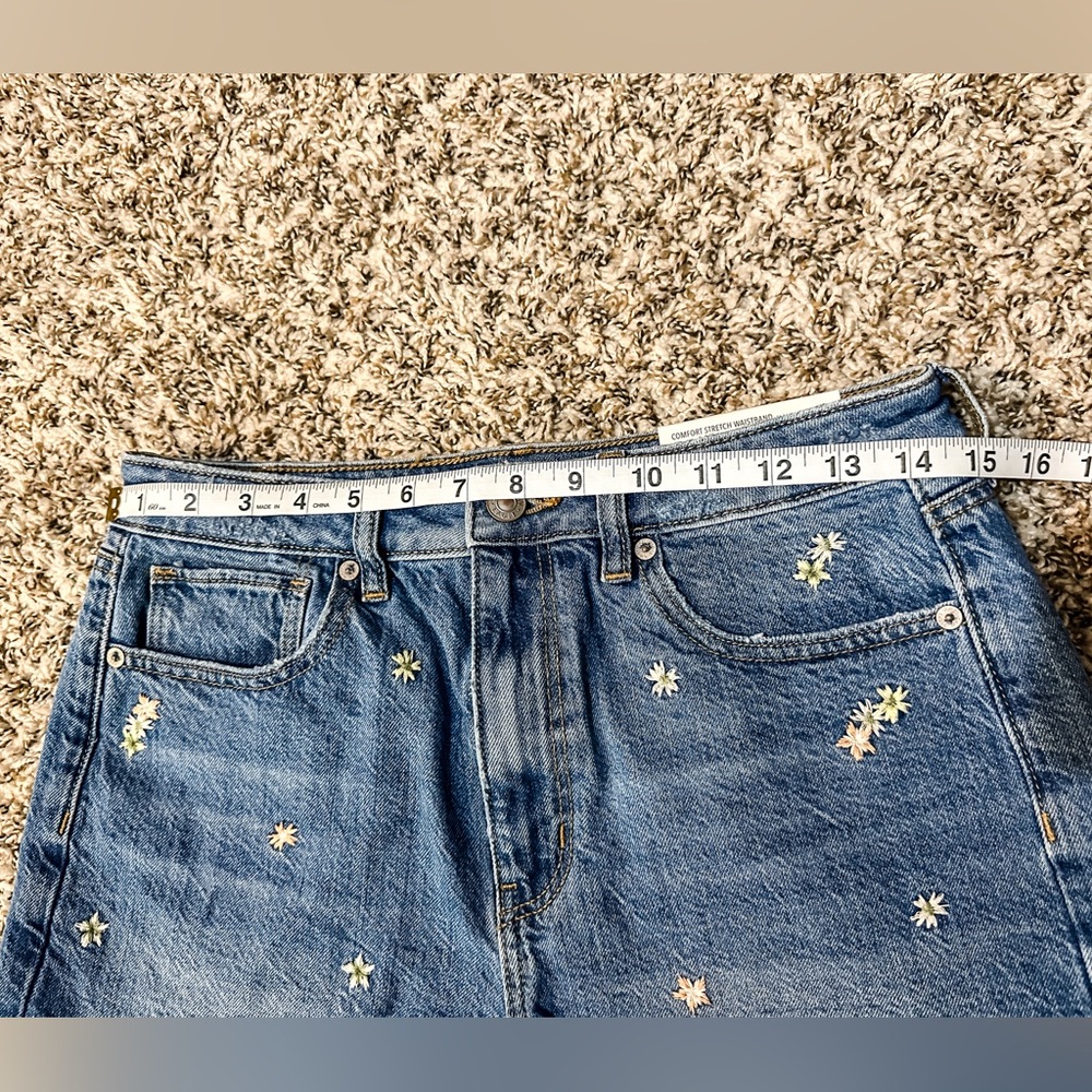 American Eagle Denim Mom Shorts NWT Women’s - Size 6 - Picture 12 of 12